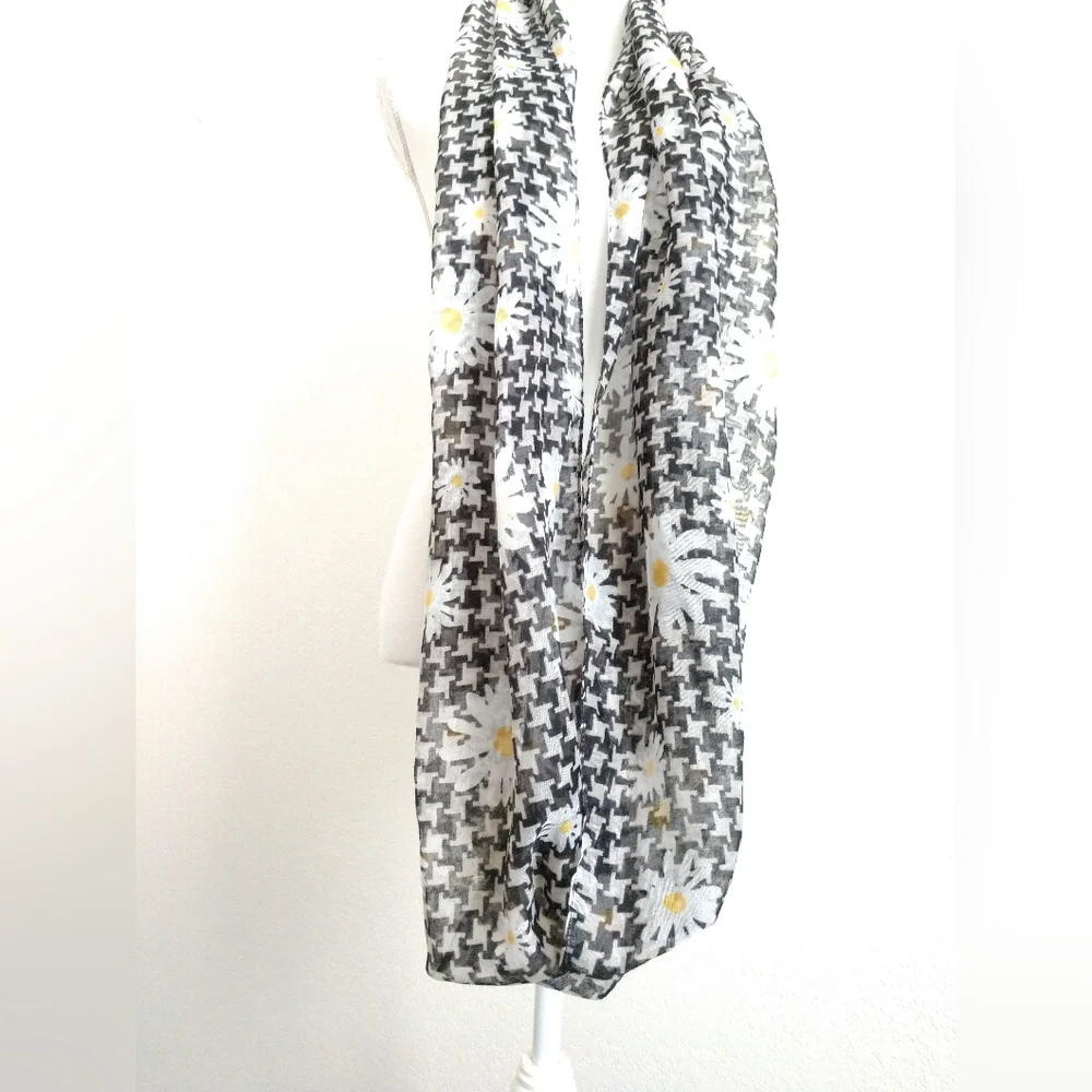 Chattie's Floral Print Infinity Scarf Circle Loop Black White Houndstooth